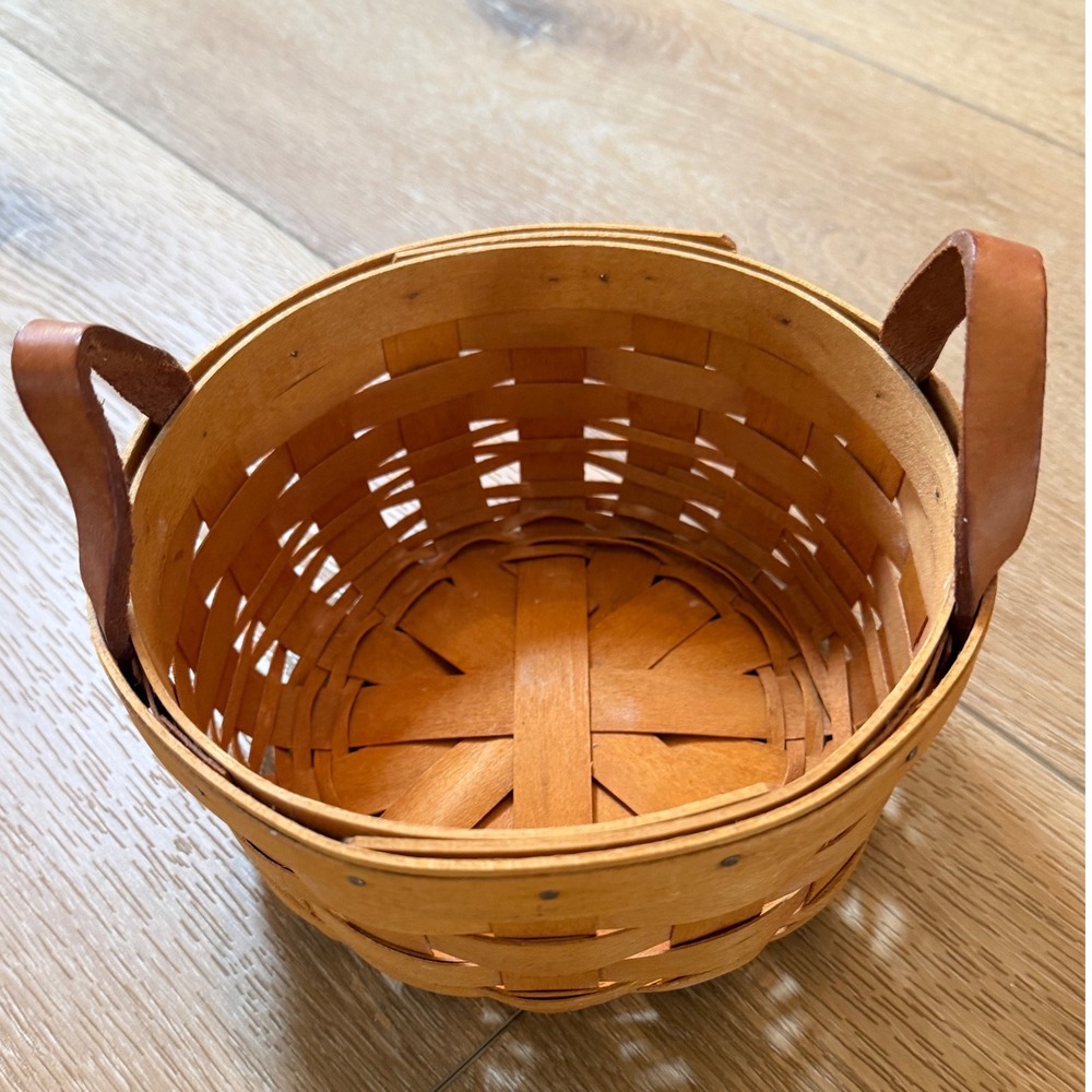Longaberger 1997 Round Handwoven Basket with Leather Handles Dresden Ohio 7 Inch